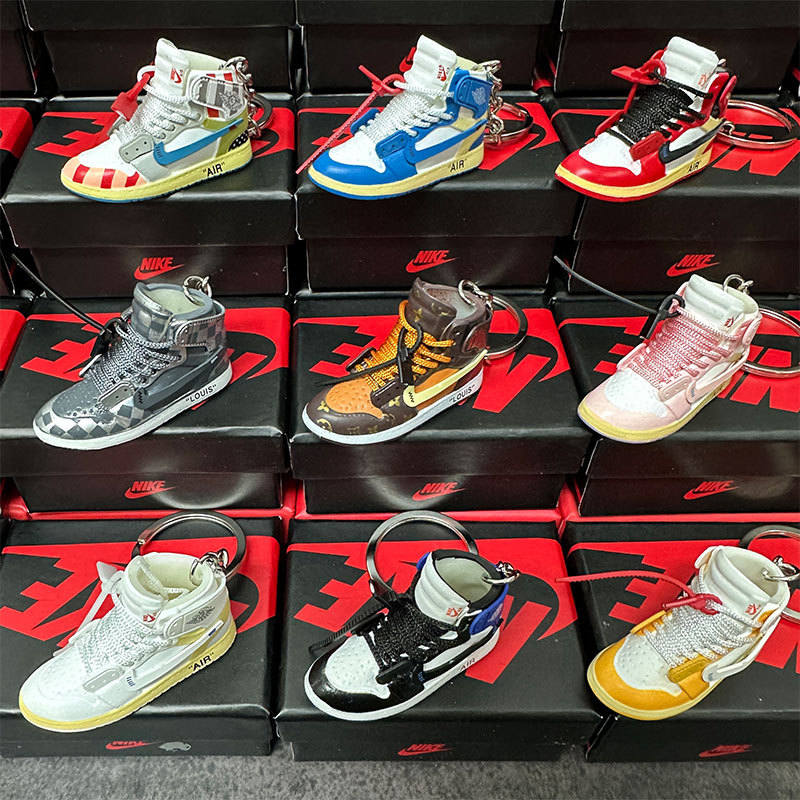 AJ立体篮球鞋钥匙扣3d鞋模情侣包包挂件配饰汽车钥匙挂饰摆件批发