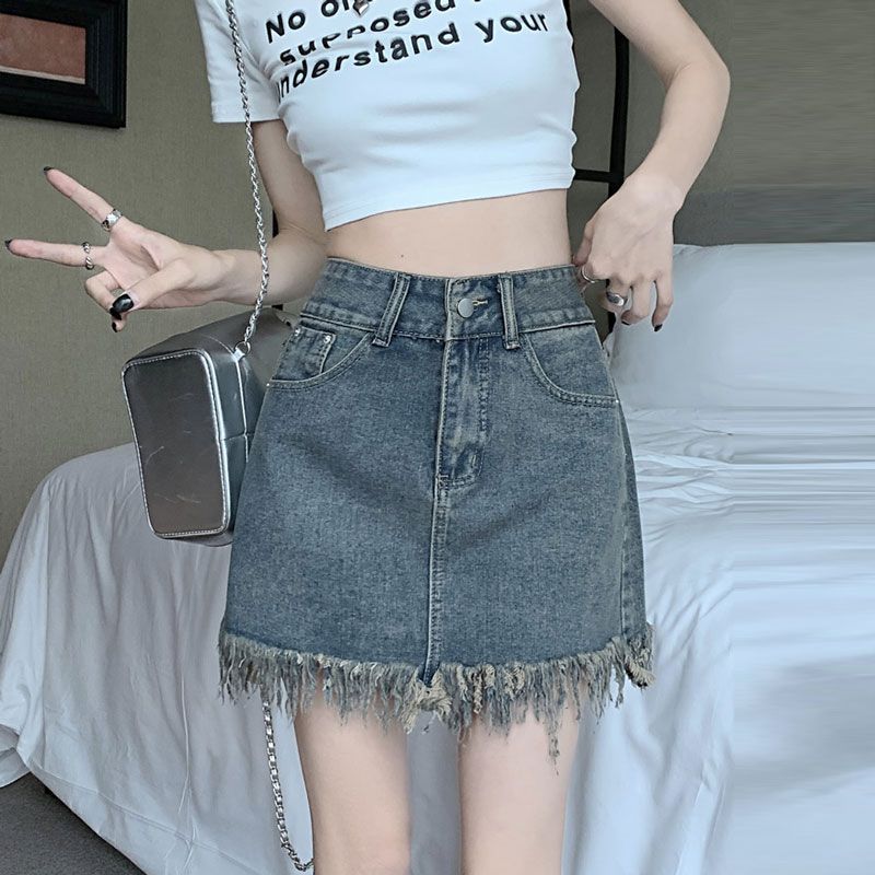 Retro A-line denim mini skirt with a niche design for women in 2025 summer. High-waisted, fringed, fringed, hip-hugging skirt with inner lining Application Scenario