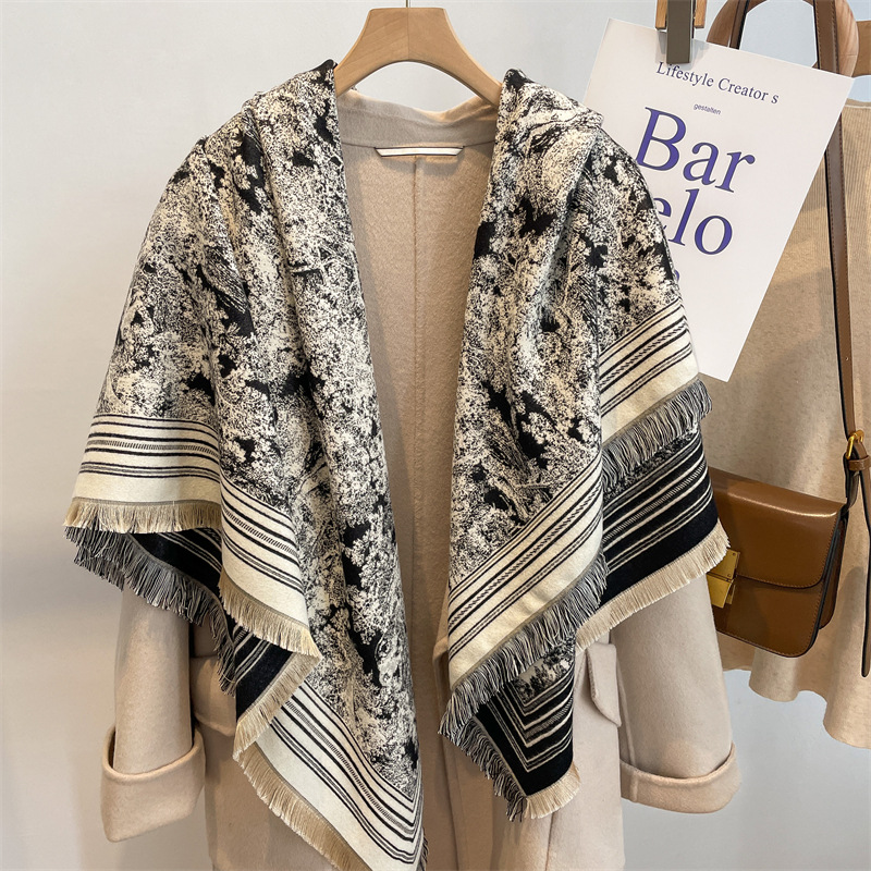 Scarf Women's New 2022 Tide Brand Thick Square Shawl Spot Wholesale Live Burst Autumn And Winter Home Outdoors Application Scenario