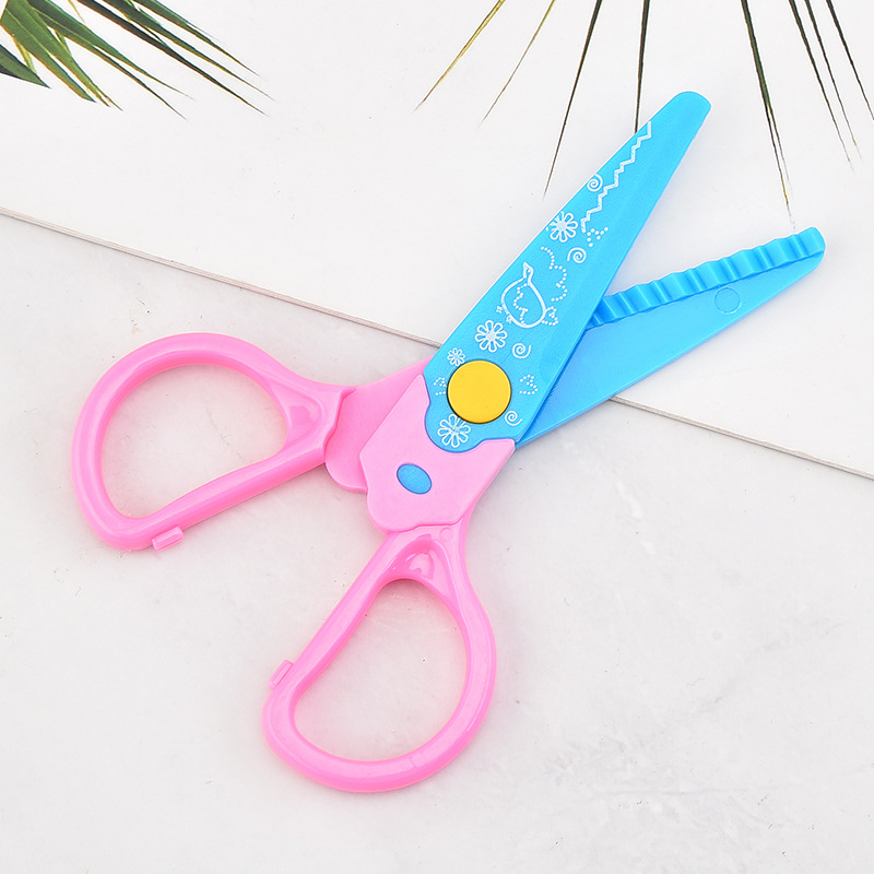 Factory wholesale children and students' scissors, DIY art paper-cutting, creative household small scissors, kindergarten handcrafted stationery scissors Specification image