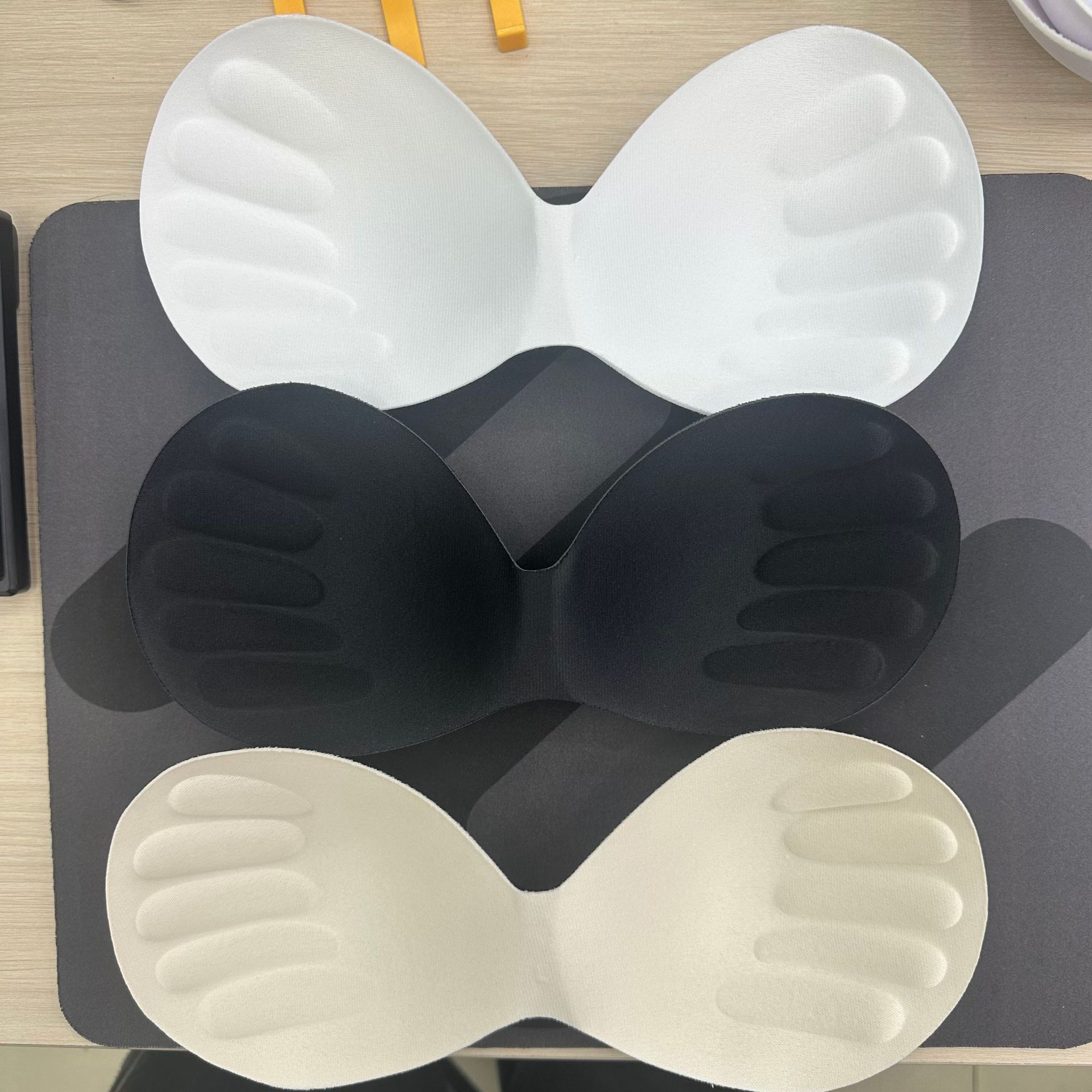 一片式连体五指按摩胸垫罩杯内衣透气聚拢防走光文胸海绵插片电商