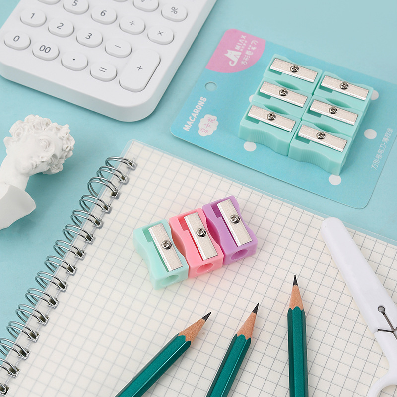 Macaron color bag Mini pencil sharpener manual square single-hole pencil sharpener children's cute student pencil sharpener Application Scenario