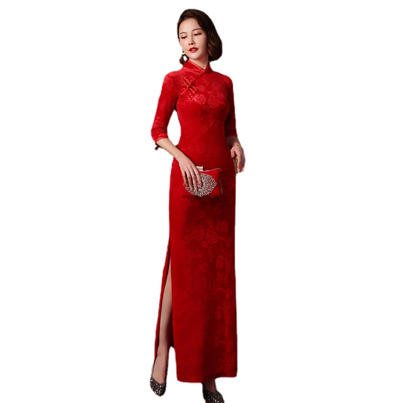 A new Chinese-style mom's velvet long, improved version of the catwalk slimming cheongsam dress for women Item Picture