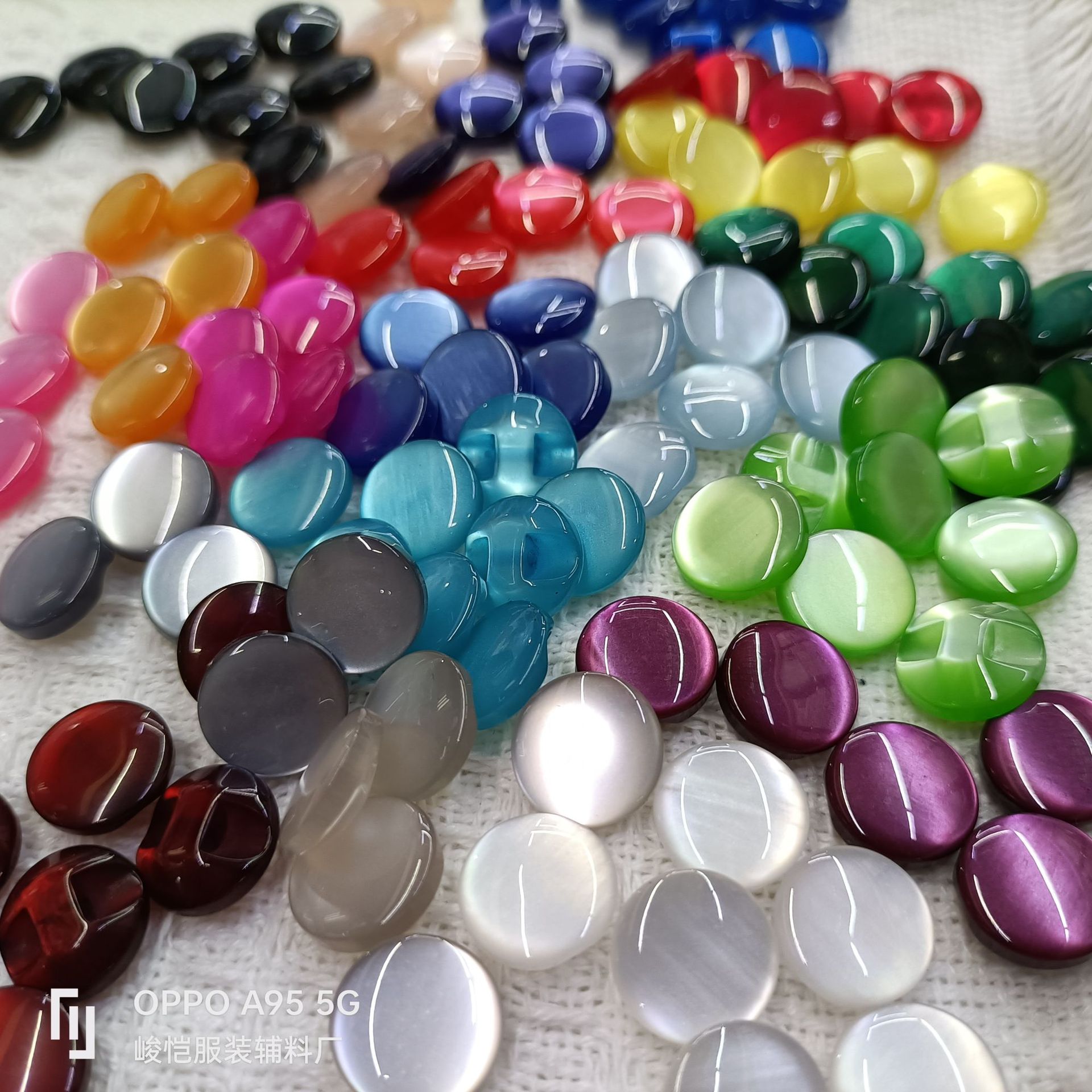Resin colored pearlescent shirt buttons, candy-colored children's blue sweater, dark eye baby knitted sweater coat buttons Item Picture