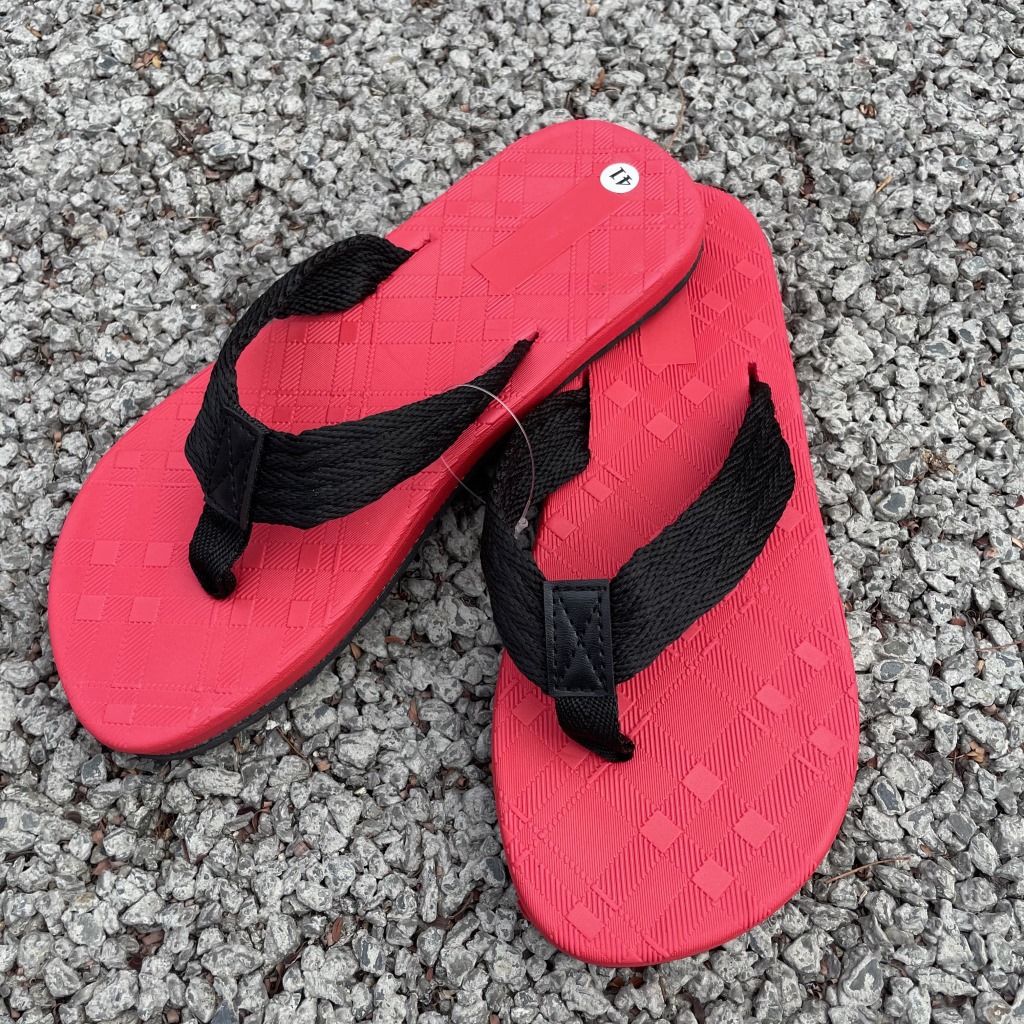 草莓家居鞋/气垫/凉拖/男士真皮凉鞋/洞洞鞋Crocs白底实物图