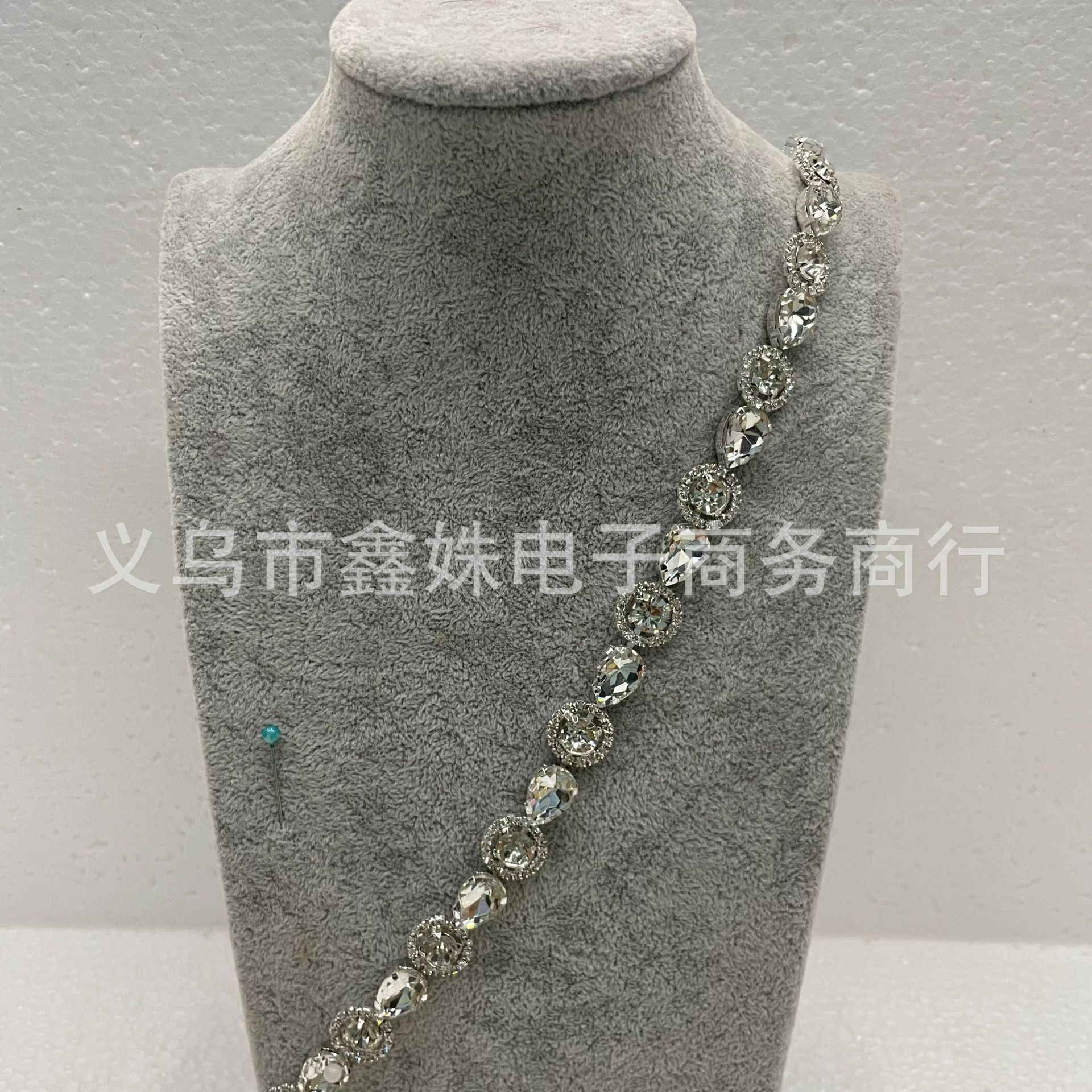 Factory wholesale of large-leafed glass diamonds, DIY water diamonds, clothing accessories, textile accessories, wedding gowns and evening gowns, diamond ornaments Item Picture
