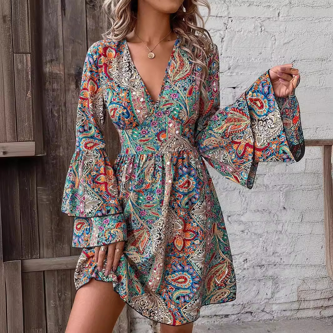 The new elegant women's floral printed V-neck flared sleeve dress for the spring of 2025 from Europe and America full figure