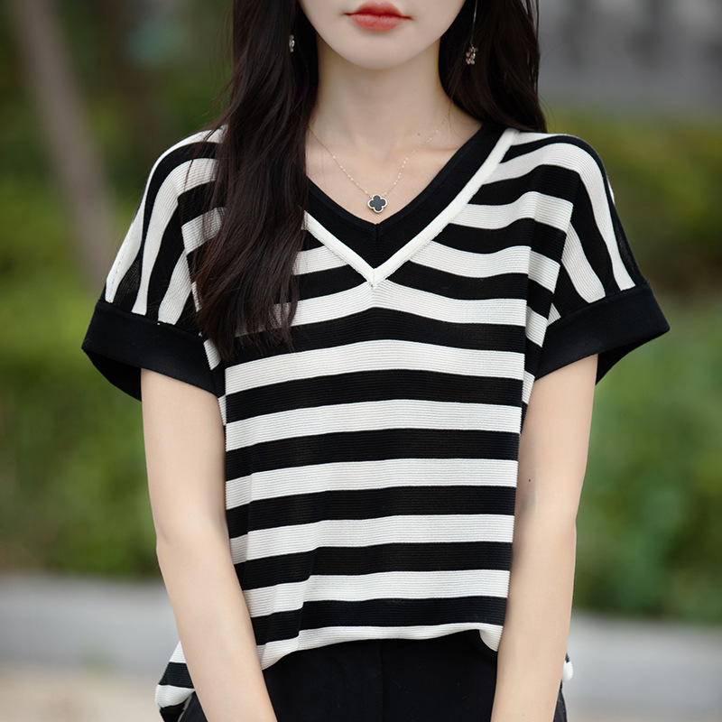 A new light and thin Tencel V-neck pullover top for women in spring and summer with a color-blocking design and a knitted short-sleeved casual T-shirt Specification image