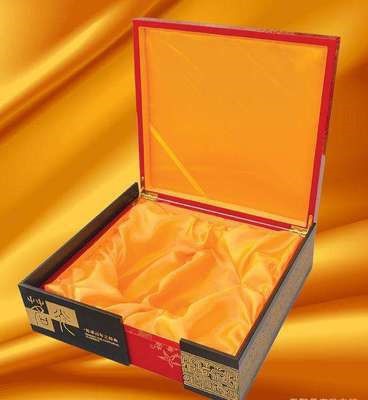 The manufacturer sells five pieces of satin eight-beauty satin color satin packaging cloth, gift box cloth and other packaging inner lining yellow silk cloth, which can be cut Item Picture