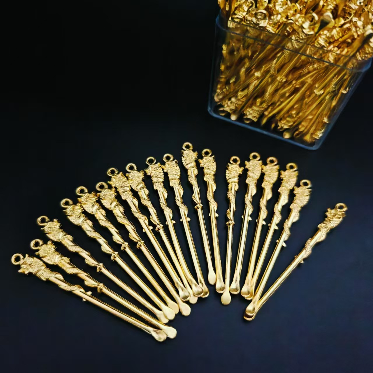 【 Zone 1-4 】 Golden Coiled Dragon Ear Spoon 100/ box 8000/ box Golden coiled dragon ear Spoon Classical ear scoop Creative Digging Student ear spoon Adult Tools 1 yuan wholesale supply