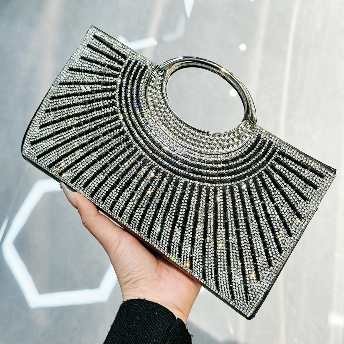 2025跨境新款复古圆环手拿包高级纹理镶钻闪晚宴包派对水钻手