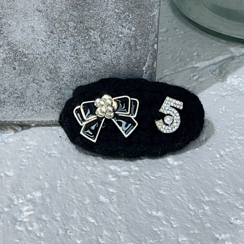 The new composite gold antique bow pair from Boss Brother's home features an original design from South Korea and Japan, presenting a unique and feminine style Specification image