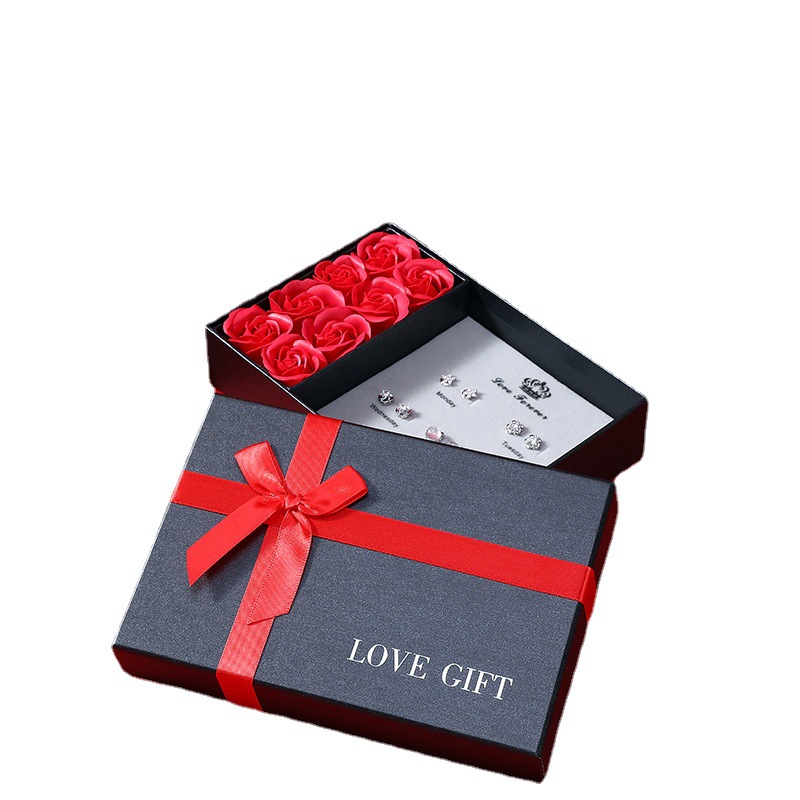 新款一周耳钉白底实物图