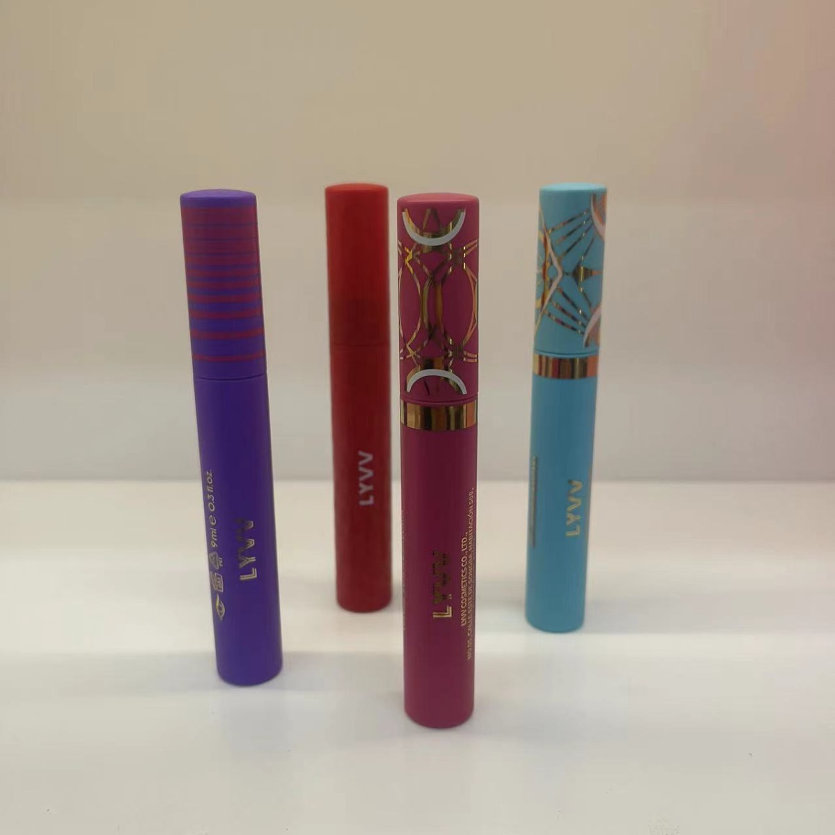 Cross-border bestseller LYVV mascara: Thickening, curling, long-lasting hair extension cream, waterproof, sweat-proof, no makeup smudge, wholesale at affordable prices Item Picture