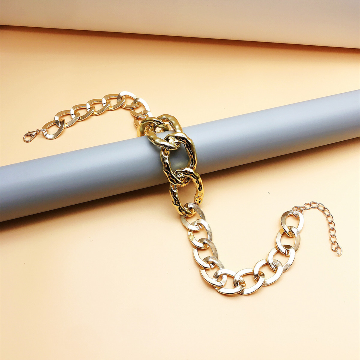 European and American cross-border jewelry fashion street style aluminum chain acrylic design necklace, simple, trendy and personalized necklace details Picture