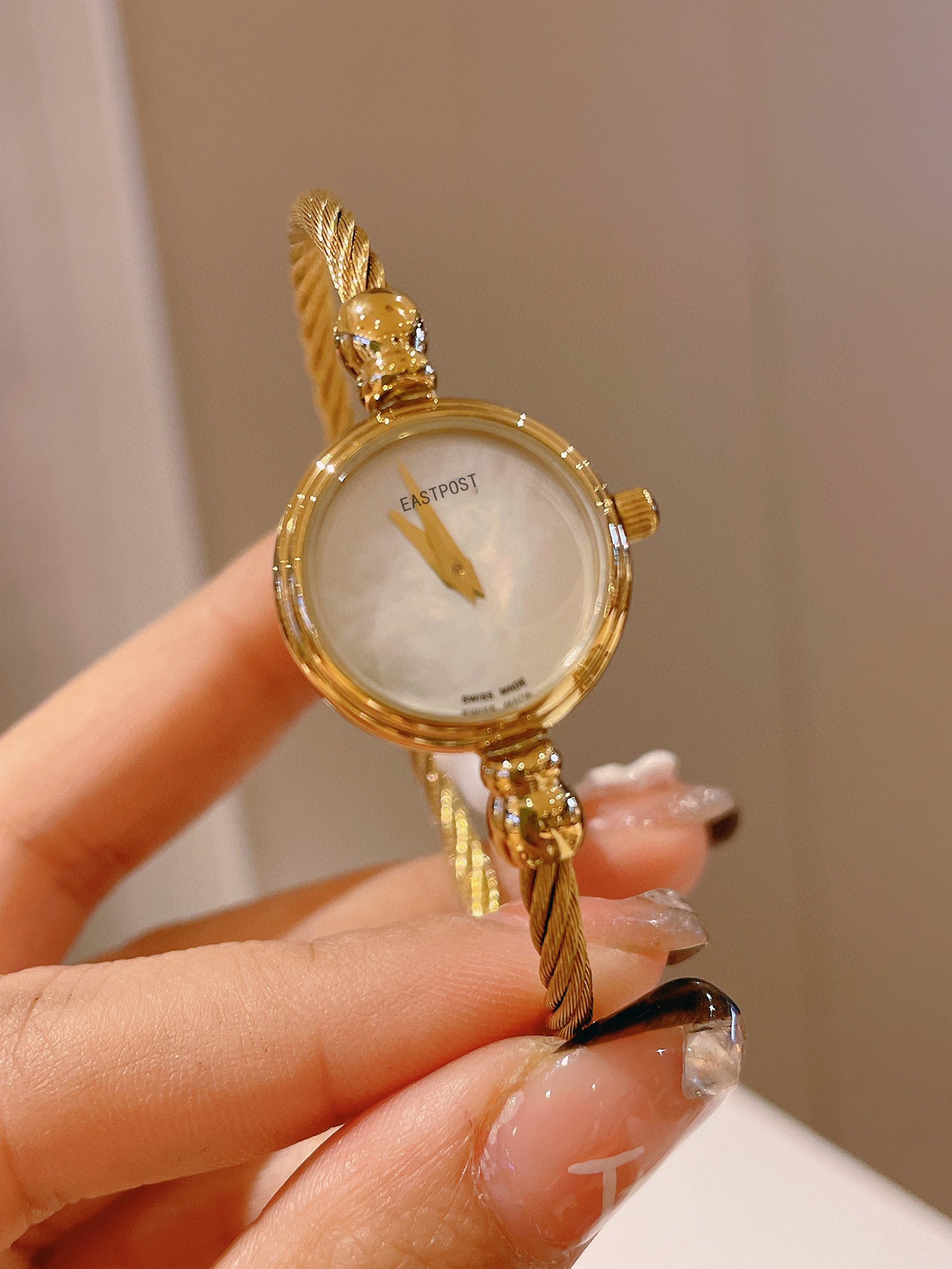 古 双G手镯手表女防水小巧气质简约潮流女生复古弹簧贝母手镯表详情15