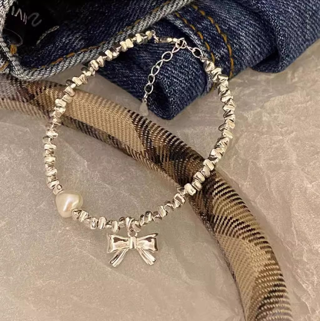 2023 New Broken Silver Pearl Bracelet Female Simple Cold Wind Bow Bracelet Niche Design Boudoir Hand Jewelry Application Scenario