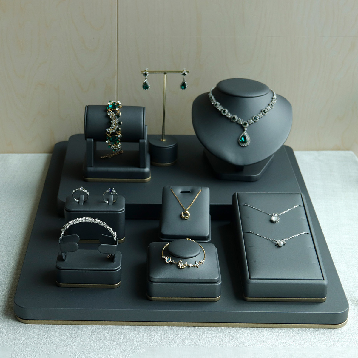 High-end jewelry display props, ring, necklace and bracelet display stands, light luxury counter window display plates Application Scenario