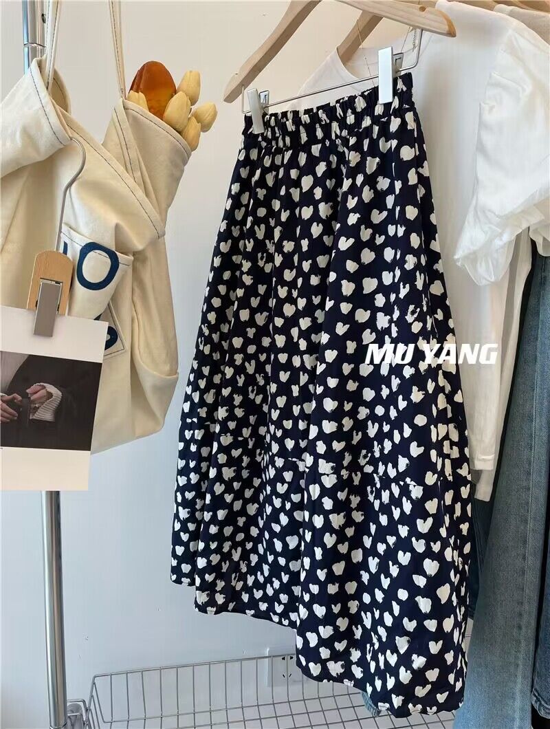 In the summer of 2023, there are two fashionable two-color heart-shaped flower bud skirts, umbrella skirts, high-waisted slimming printed skirts in South Korea