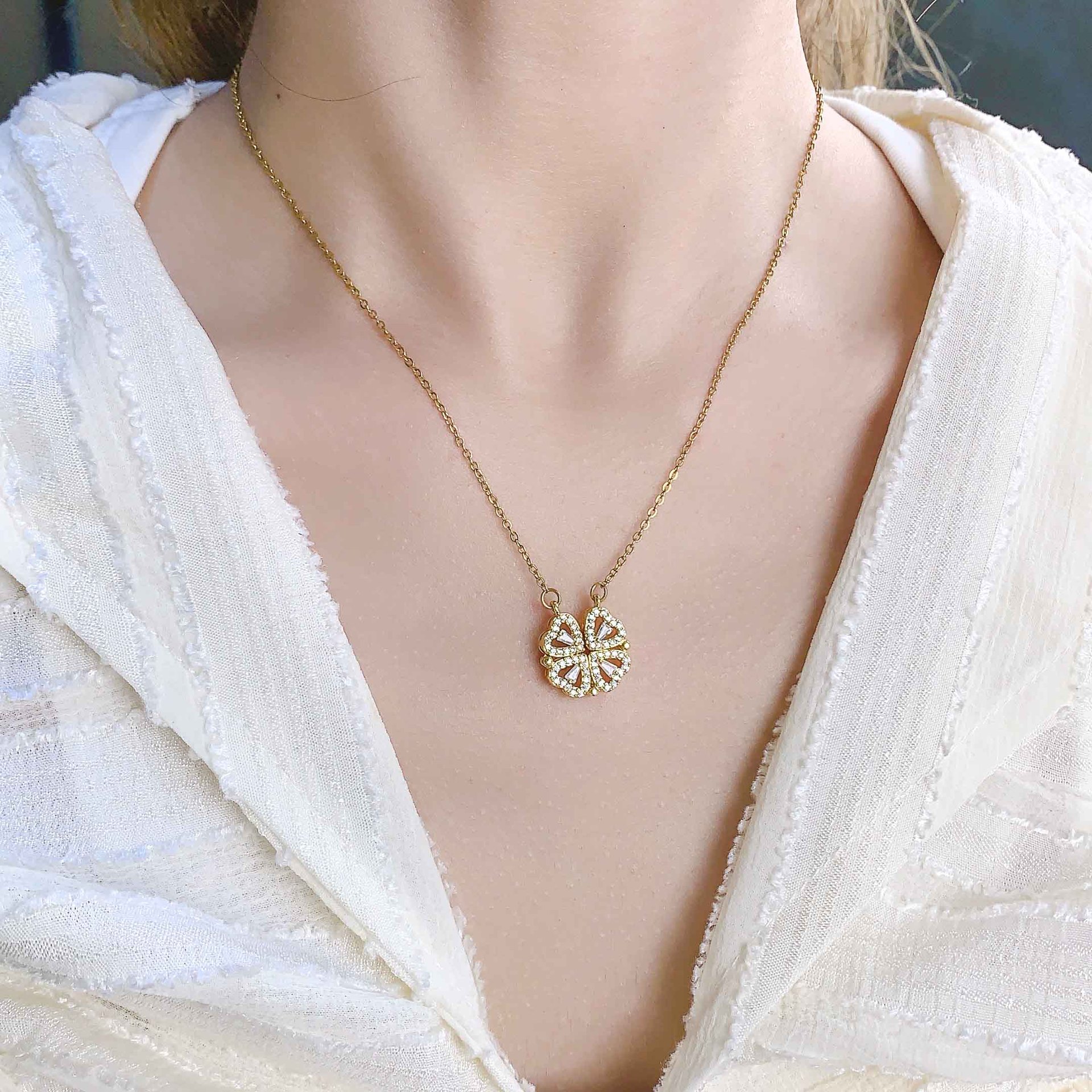 Necklace Jewelry Female Magnet Necklace Open And Close Four-Leaf Flower Niche High-Grade Sense Of Non-Fading Titanium Steel Necklace Love Necklace Application Scenario