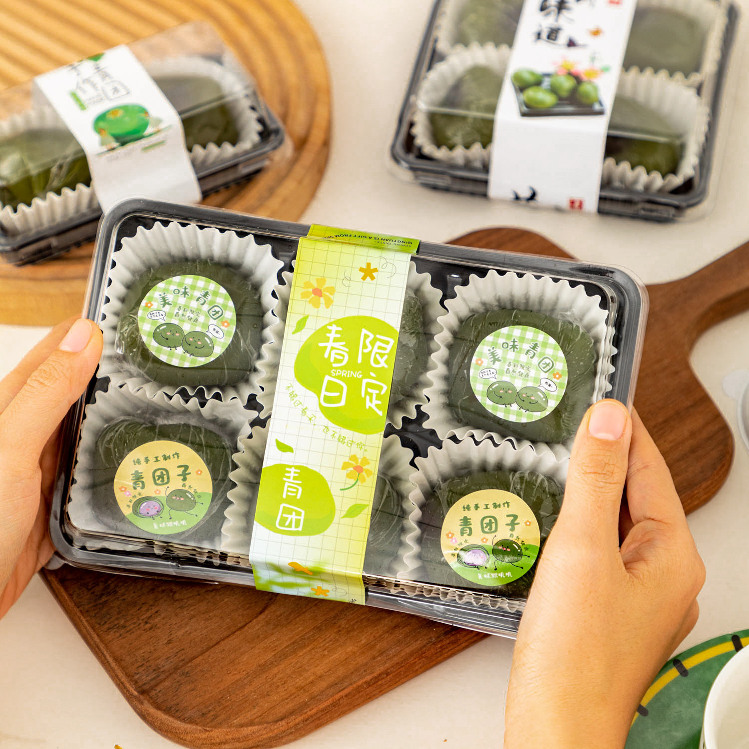 Handmade green rice ball packaging box, transparent packaging box for Qingming mugwort fruit, snow beauty egg yolk pastry baking blister box