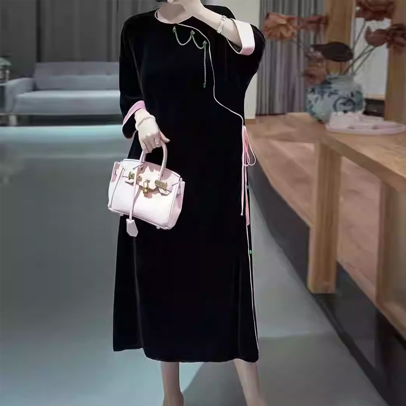 Chinese retro Chinese-style velvet dress for women's early autumn, with a contrasting color and patchwork slanted lapel cheongsam dress Item Picture
