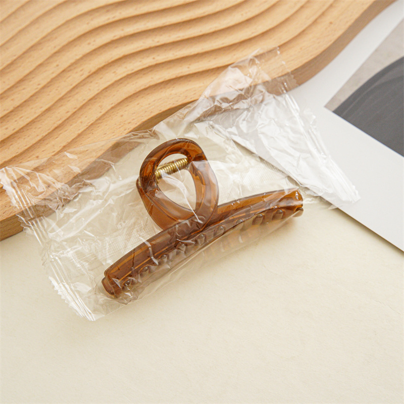 Summer new style of cross-jelly color hair clips for women, Japanese and Korean high-end style hair clips, ponytail shark clip hair accessory Application Scenario