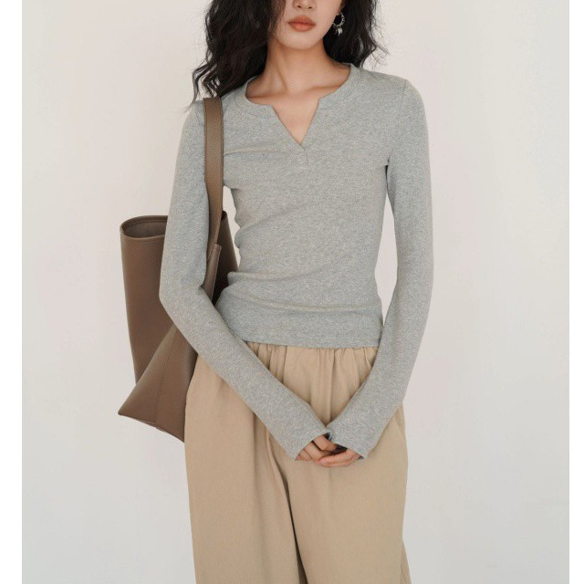 Floral grey V-neck modal base top for women, new autumn 2024 solid color slim fit paired with long-sleeved T-shirt