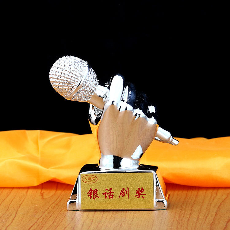 Wanyuanxin Golden Microphone Trophy, resin craft gift, Electroplated Good Sound Music Trophy, KTV decoration Application Scenario