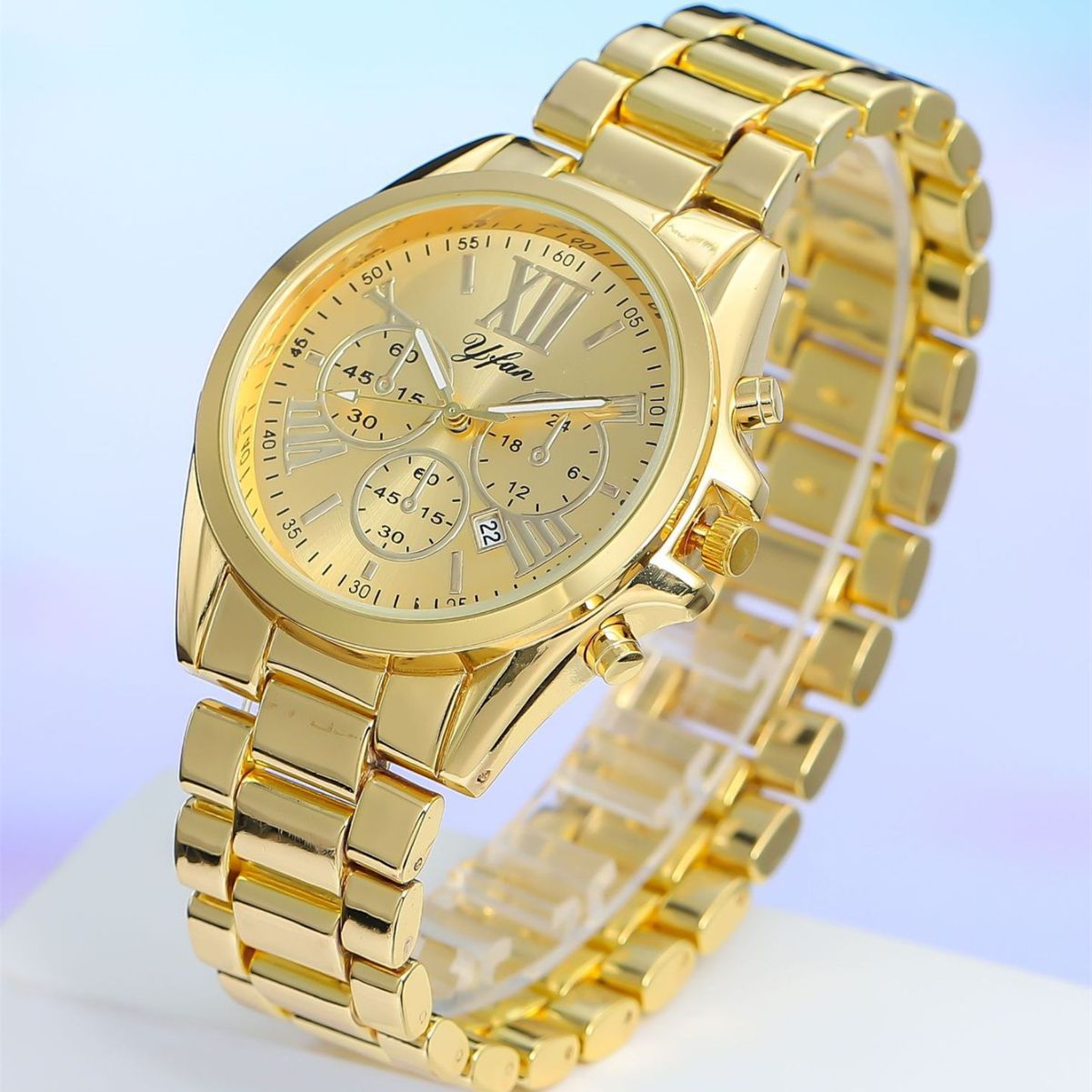 New fashionable steel band couple watch, business band calendar, simple three-eye design, waterproof gift quartz watch Application Scenario