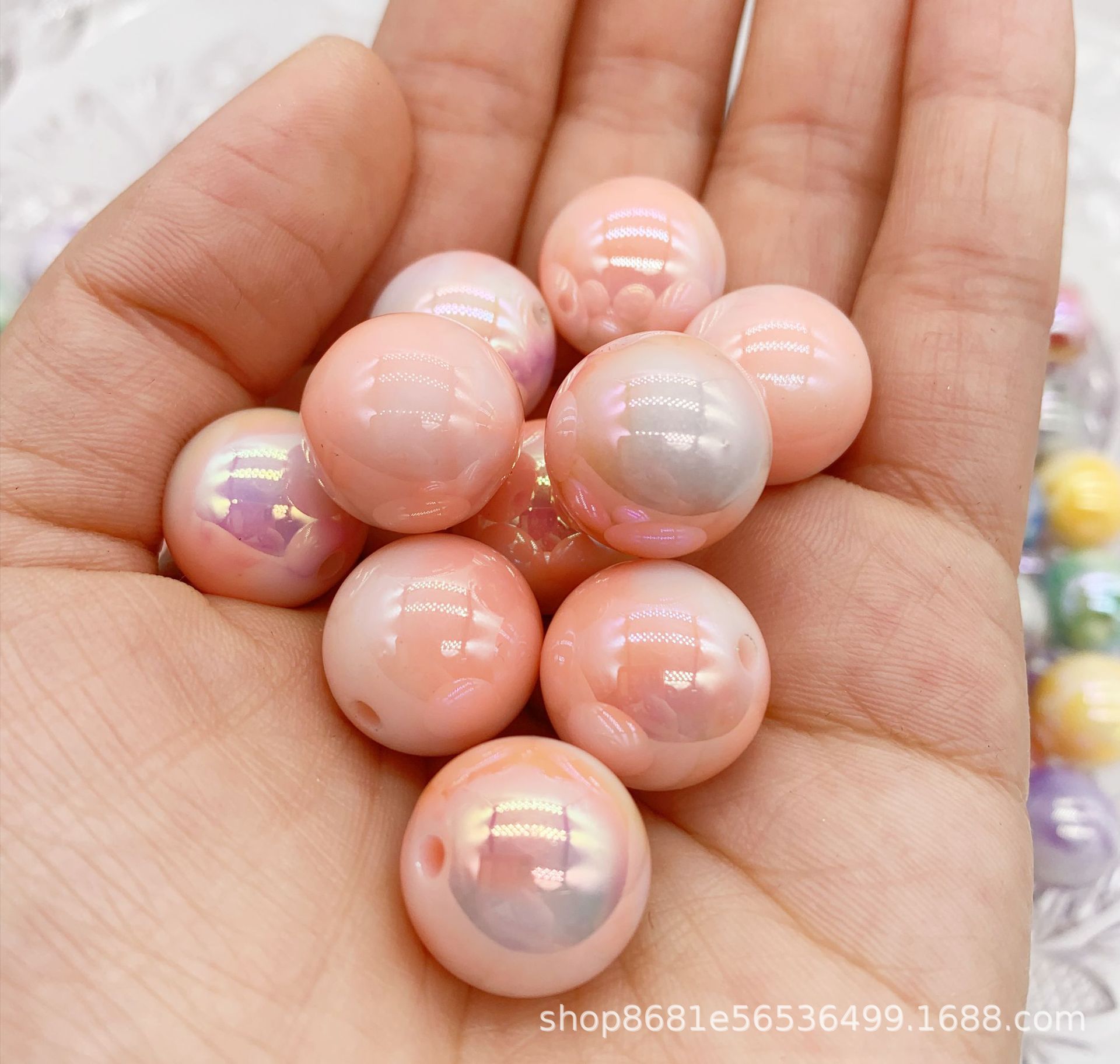 وتبث أشرطة Dyy Diy، وهي عبارة عن كريات أسطوانية من جبال الألب، على الهواء مباشرة ببطاقات ملحقة بسلاسل هواتف محمولة تبلغ 16 مم details Picture
