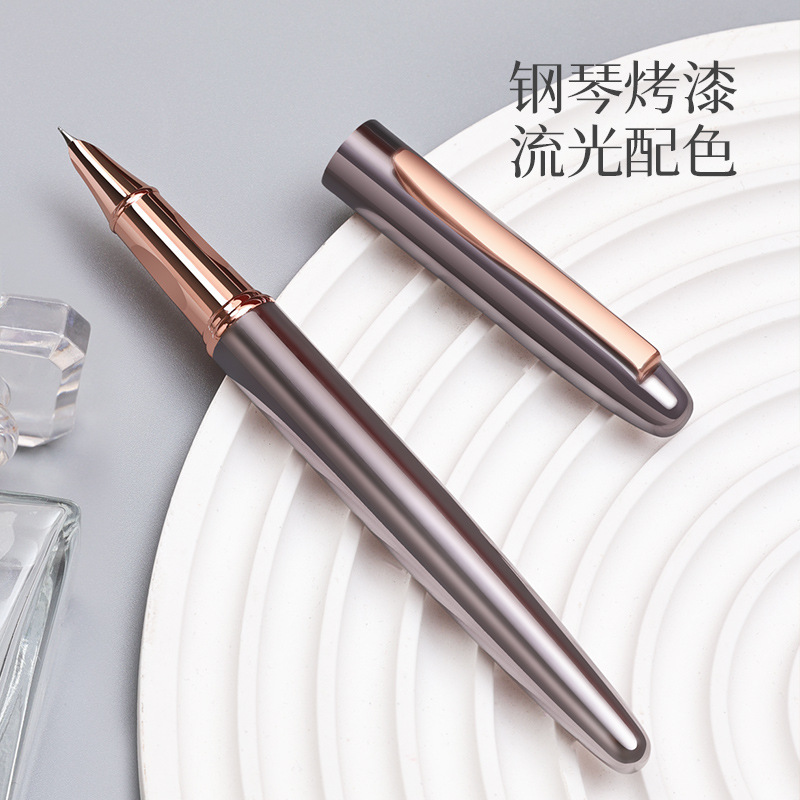 Wholesale of metal fountain pens in stock, student calligraphy practice, dark-tipped metal fountain pens, ink-absorbing and ink-drawing fountain pens, engraved logos, business Application Scenario