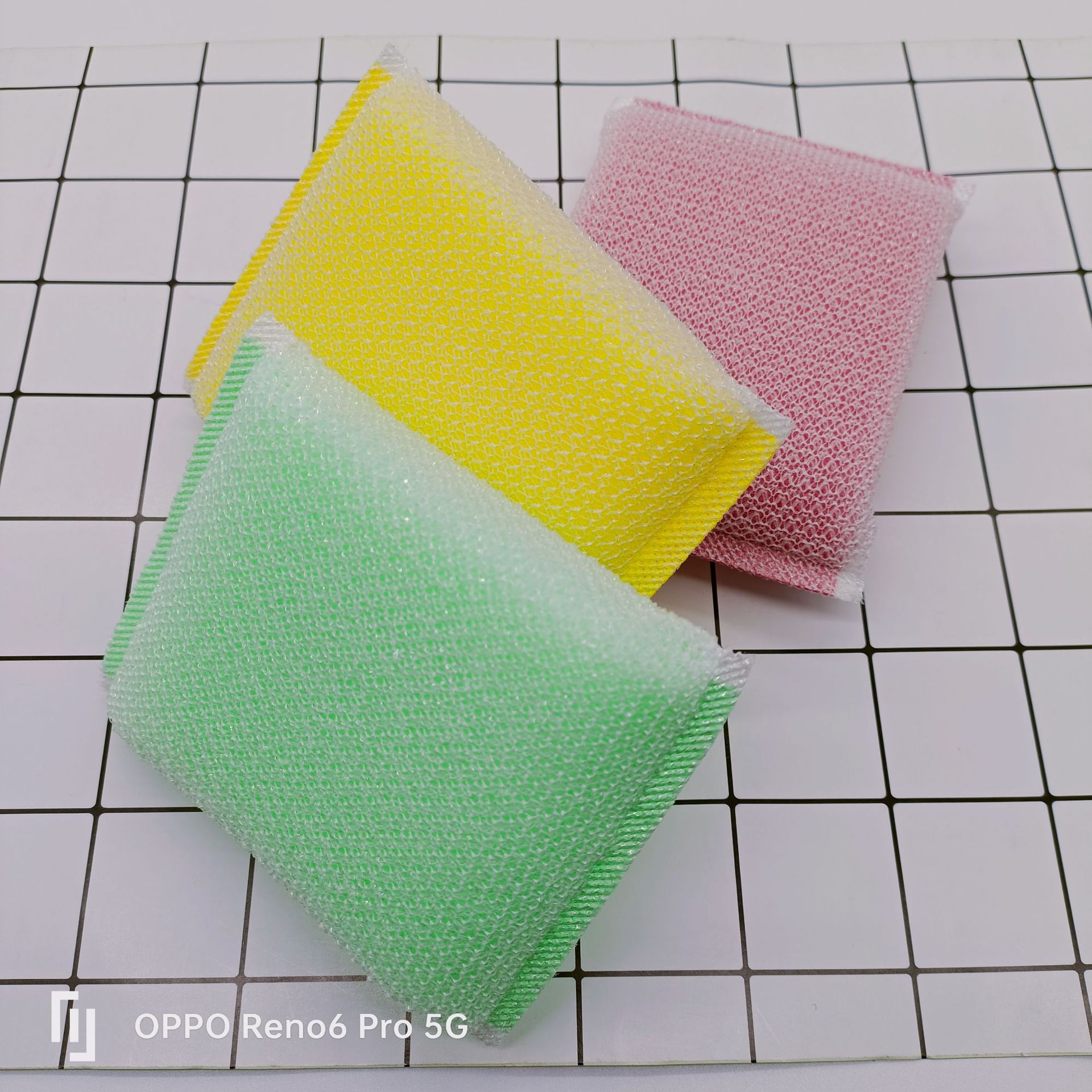 Three-piece thickened color brush King Dishwashing sponge brush scouring pad multi-functional cleaning magic tool, one-yuan or two-yuan supply Application Scenario