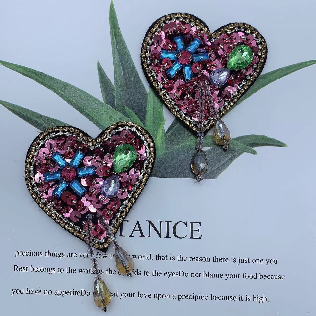 Lan Tong Manufacturers Supply Hot Selling Glass Love Pendant Heart Heart Clothes Bag Hat Accessories Clothing Accessories details Picture