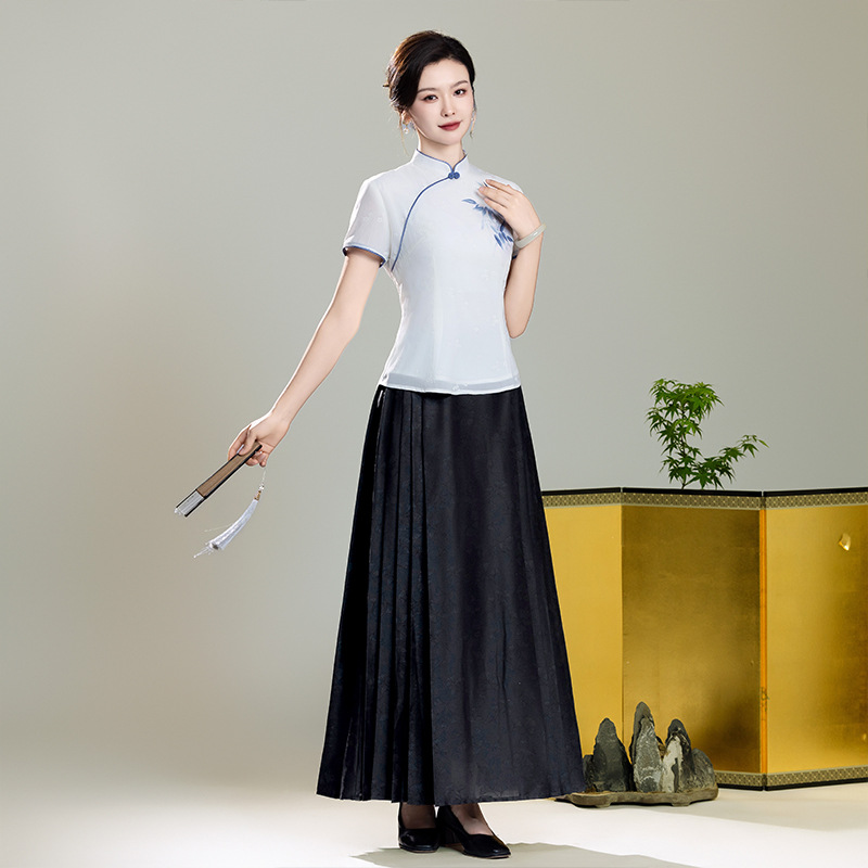 Xiu Guan Tang Mo Yu's 2025 summer collection features a new Chinese-style Hanfu skirt with an improved zipper design and a horse face skirt, creating a trendy Chinese style Specification image