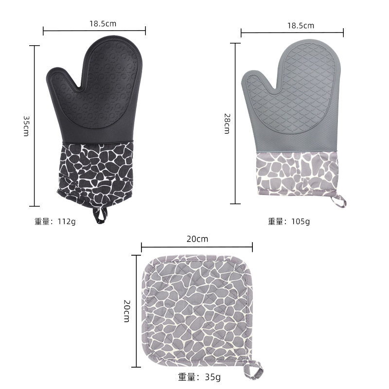 New baking oven microwave oven gloves Kitchen deer print thick silicone gloves thermal insulation non-slip multi-purpose gloves Application Scenario