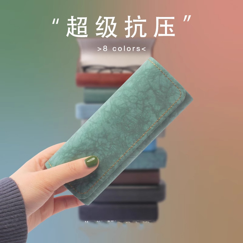 Portable women's anti-pressure ins Japanese high-end trendy light men's appearance level sunglasses and sun eye storage bag Application Scenario