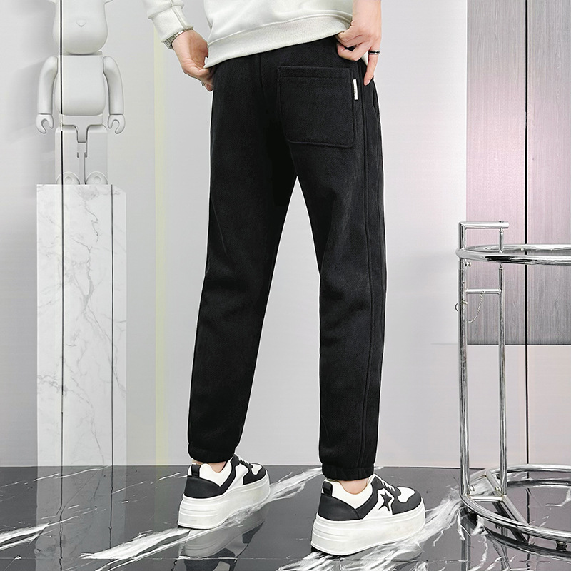 Men's oversized casual pants with fleece, long pants for autumn and winter, thickened European cotton fleece sports sweatpants that make you look slimmer. High waist makes you look slimmer Application Scenario
