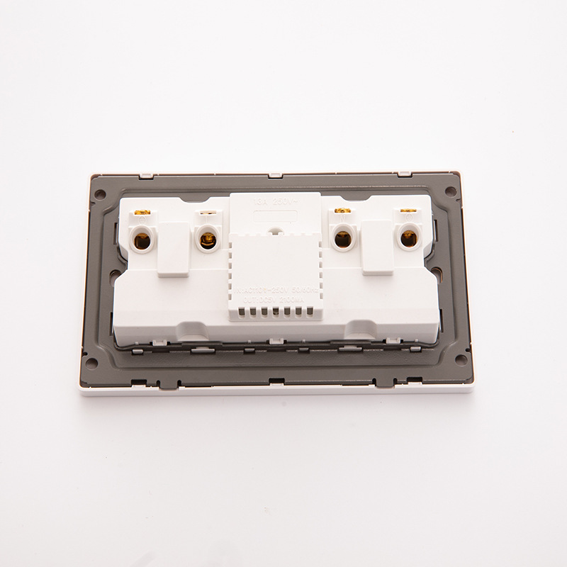 Manufacturers Direct Uk Standard Plug Middle East Africa Saudi Plug 13A Wall Socket Plug Panel Cross-Border Application Scenario