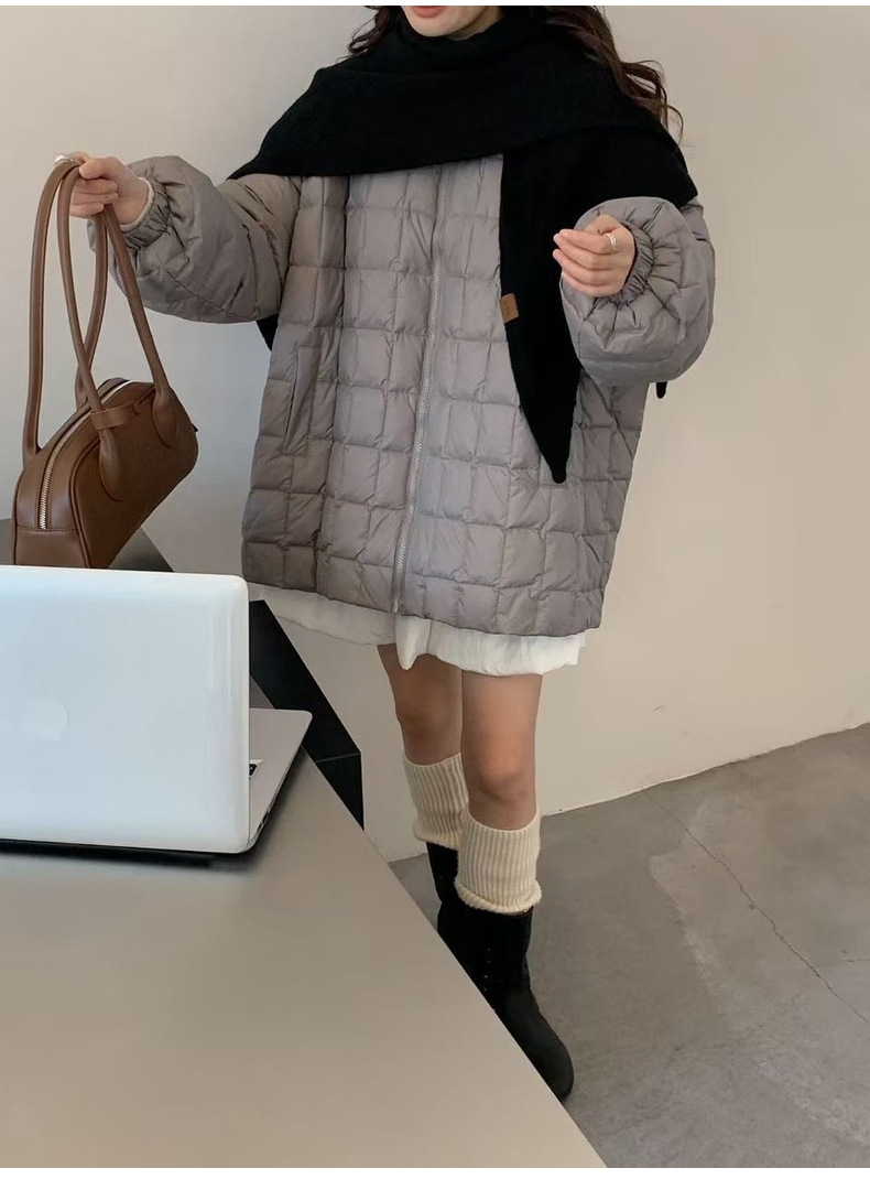A new 2025 winter Korean-style lantern-sleeved checkered down jacket for women, featuring a unique and lightweight design pic 23