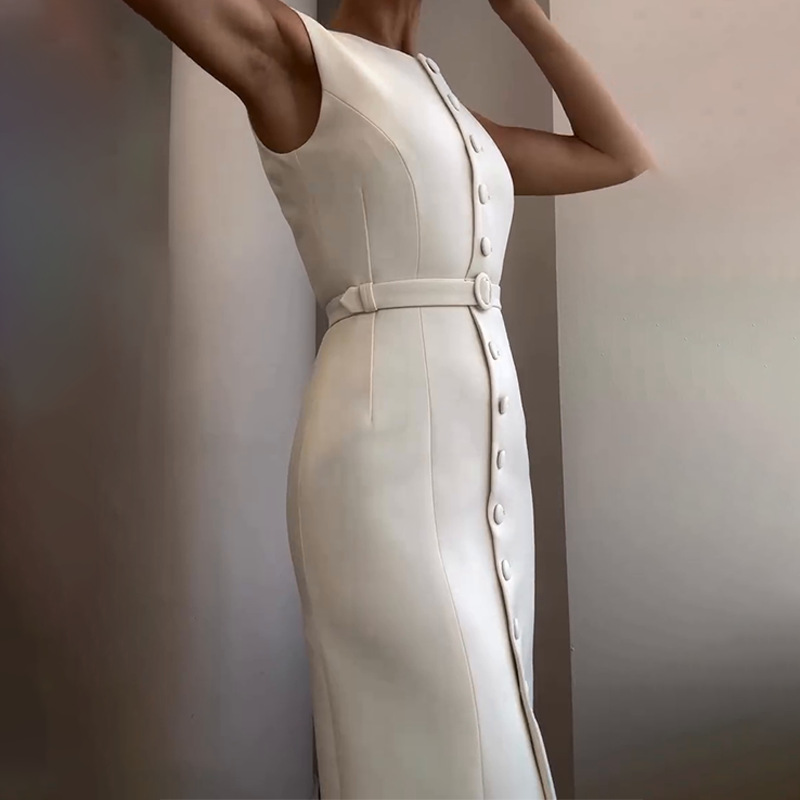 A new summer 2025 Amazon cross-border women's dress in solid color, round neck, sleeveless, single-breasted and multi-button style Application Scenario