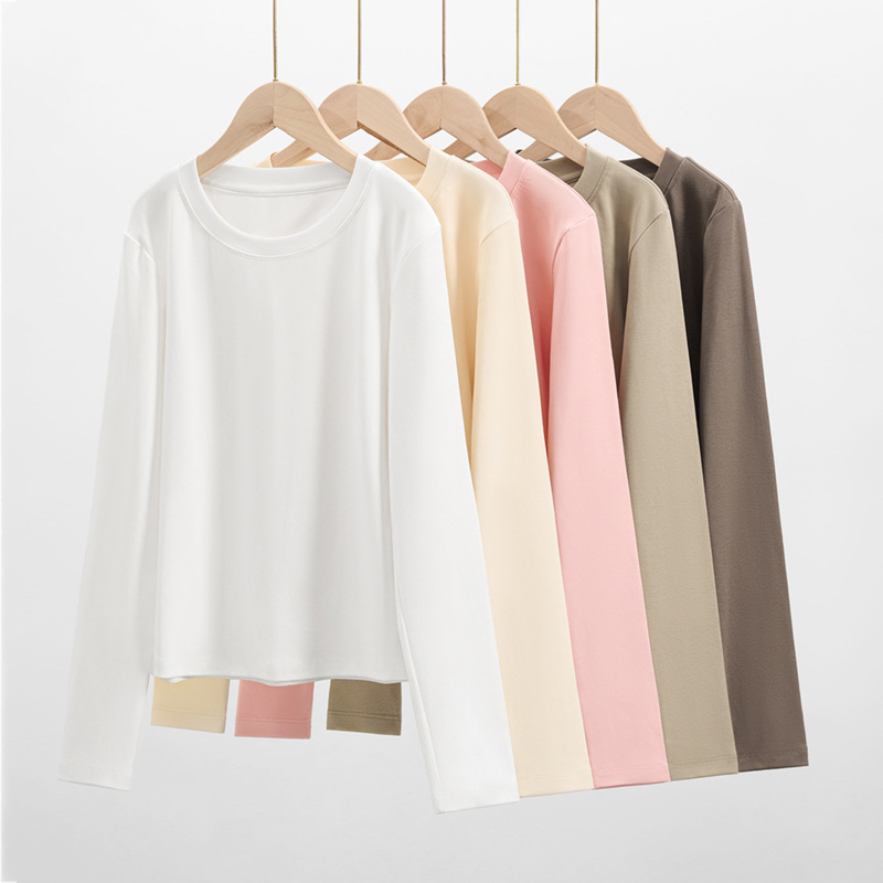 This is a new solid-color long-sleeved T-shirt from a trendy women's clothing brand in autumn. It features a feminine commuting round-neck top that makes you look slimmer. Pair it with a base layer details Picture