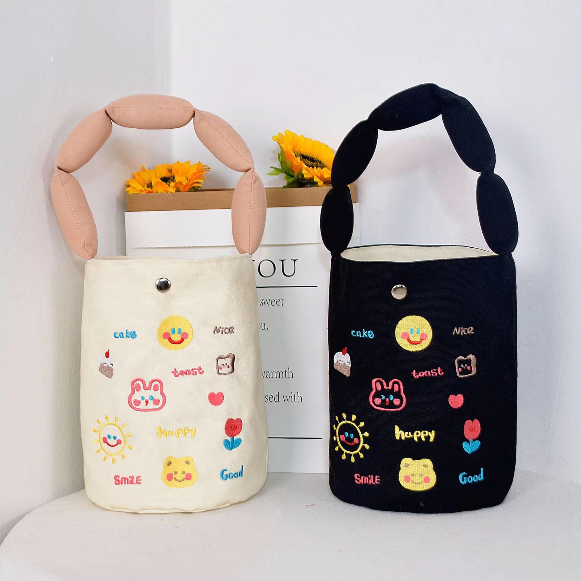 2022 New original embroidered handbag, canvas bag, female student lunch box bag, school and work handbag, small cloth bag Specification image