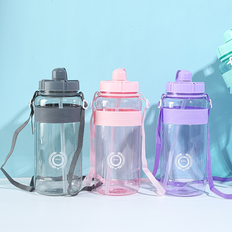 Summer large-capacity water cup, portable neck strap water cup, outdoor camping plastic cup, space cup, silicone anti-slip Application Scenario