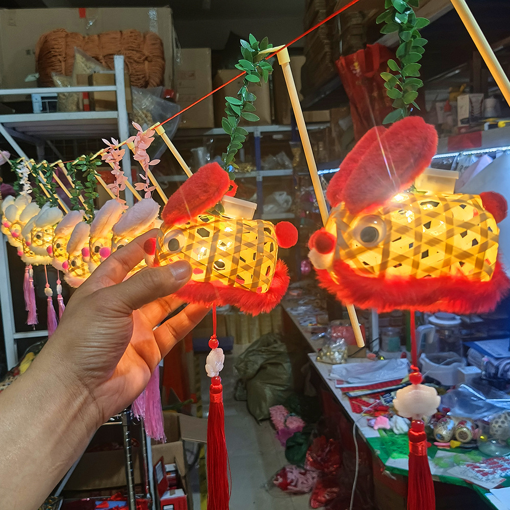 Authentic bam-woven rabbit lanterns, Chinese ancient-style Mid-Autumn Festival hand-held lanterns, scenic area night market street lamps Specification image