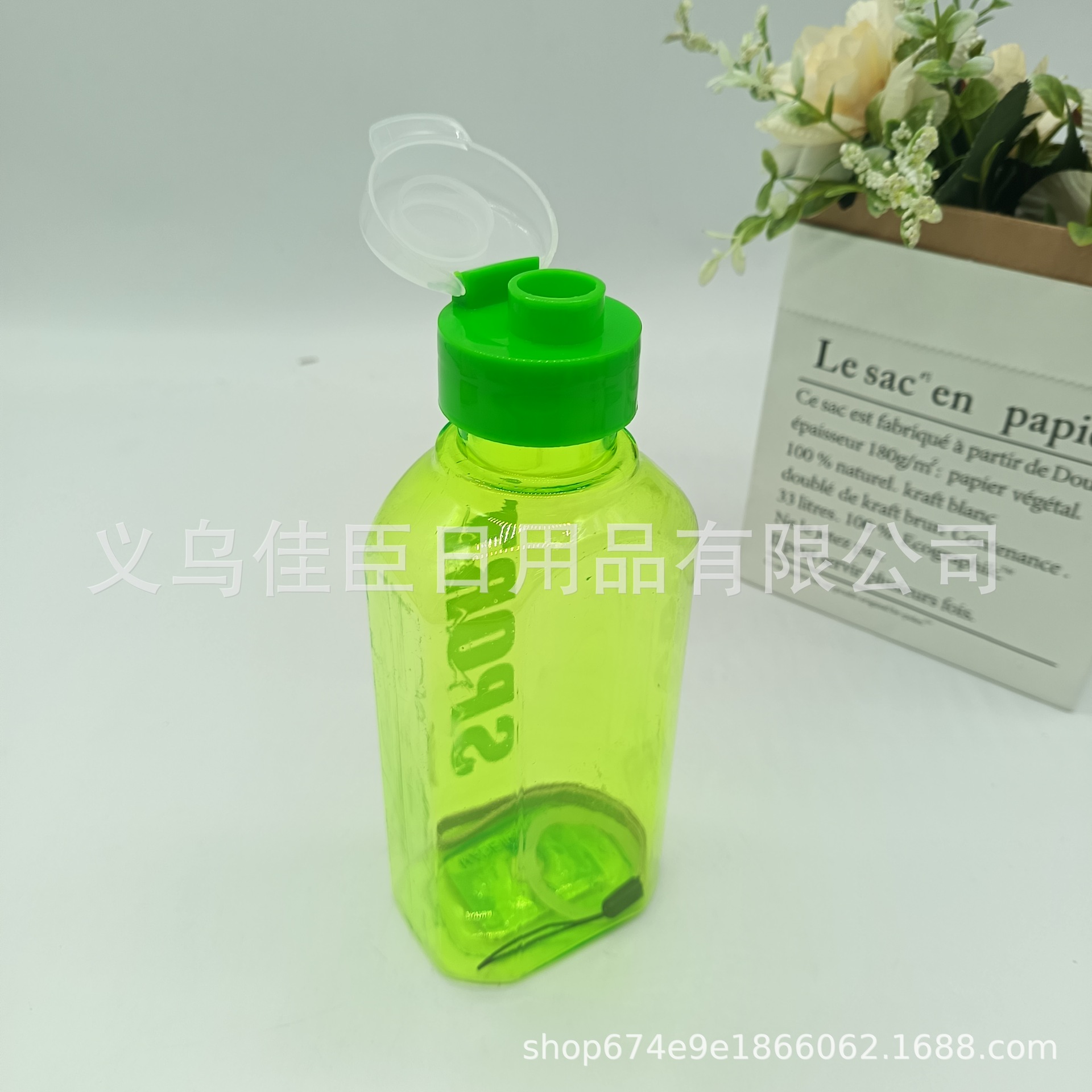 Fitness water bottle, vibrant color, minimalist letter style, space cup, men's and women's sports water cup, outdoor portable with a carrying rope Specification drawing