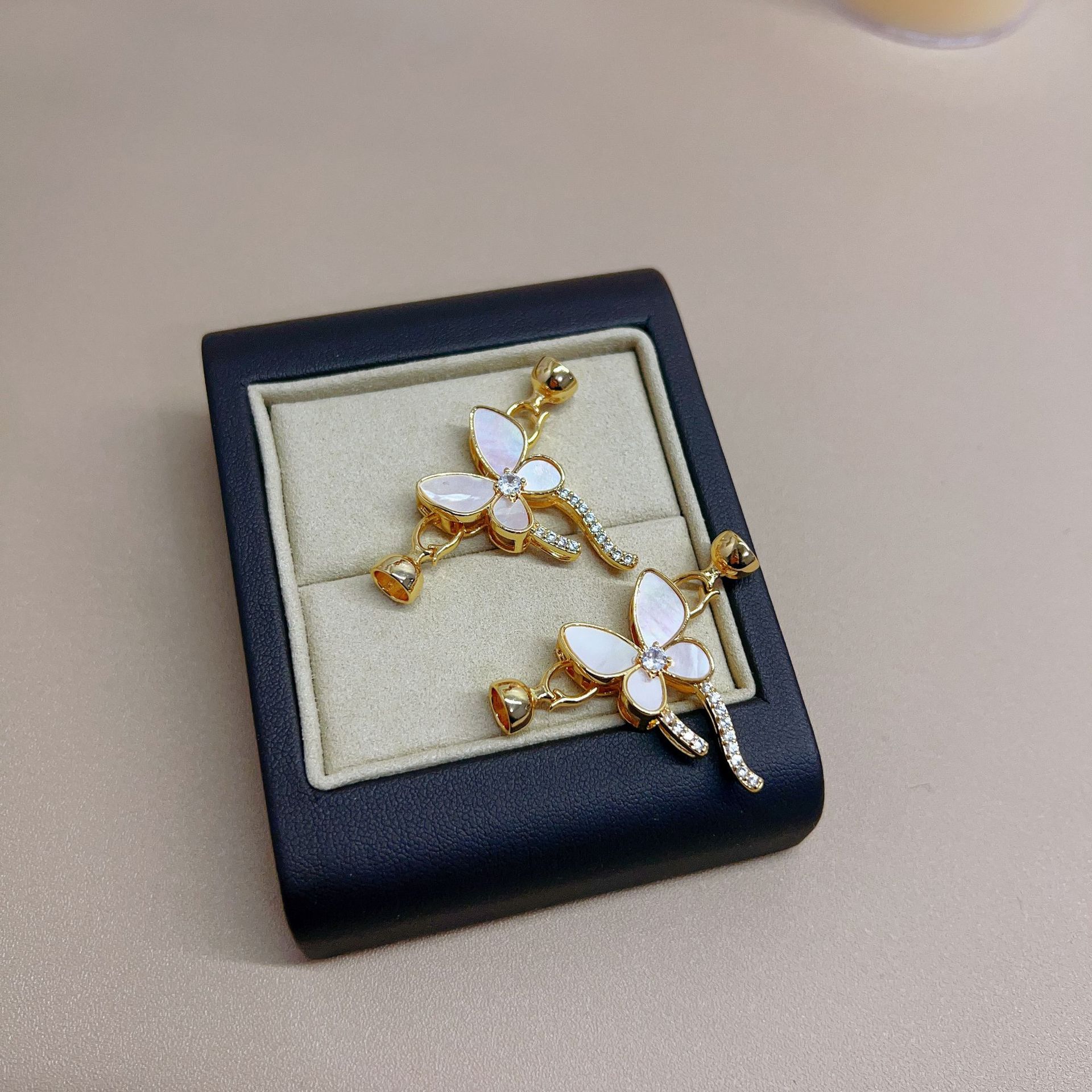 Necklace button, sweater chain button, seawater shell button, dual-purpose button, diy bow finish button, new style details Picture