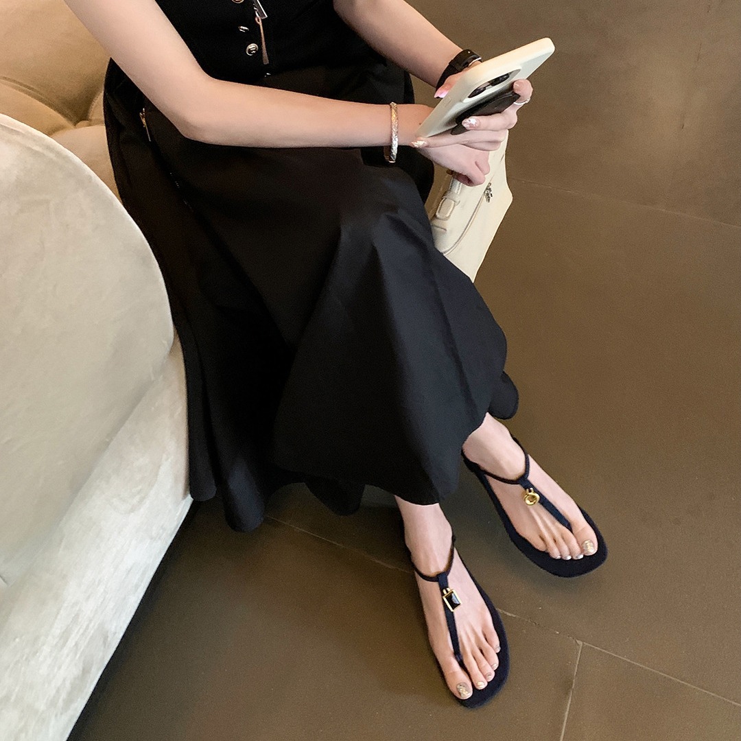 French retro metal buckle rhinestone toe flat sandals, versatile T-shaped Roman beach flip-flops, women's summer outerwear Specification image