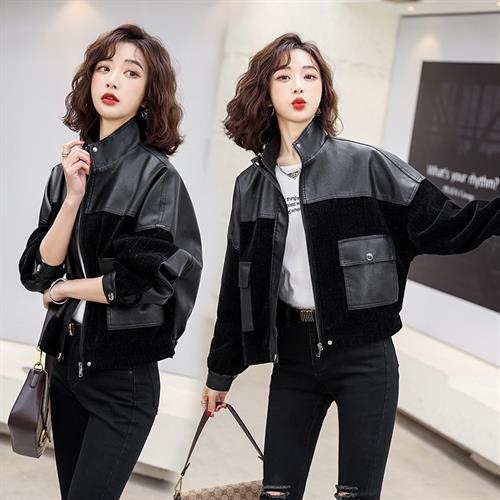 A large quantity of new women's clothing in stock for the 2022 autumn season, featuring fashionable, casual and versatile European-style short leather jackets