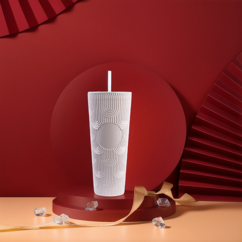 Net Red New Ocean Wave Sippy Cup Cactus Sippy Cup Cross-Border Explosion 710Ml Large Capacity Drinking Cup Application Scenario